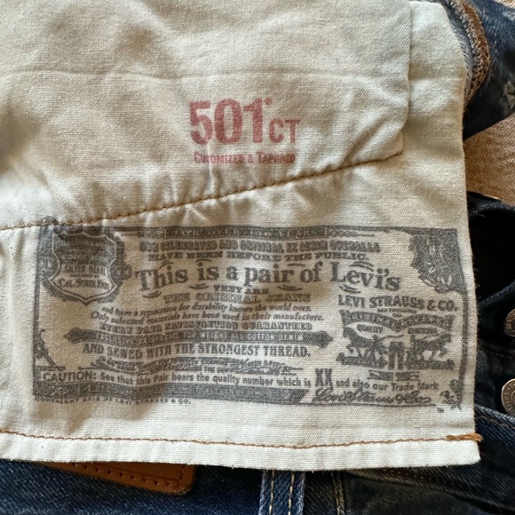 Levi’s button fly 501 jeans, size 25, medium wash, 99% cotton, 1% elastane. - Picture 6 of 13